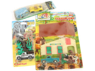 Lot 52 - DIVERS (3)