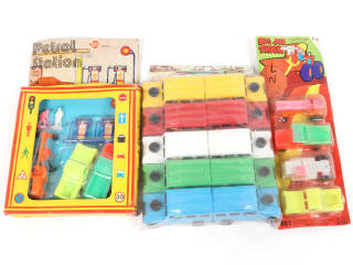 Lot 53 - DIVERS (3)