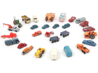Lot 83 - DIVERS (28)