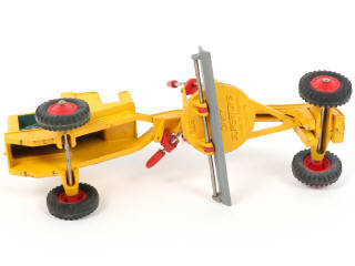 Lot 420 - DINKY TOYS (FRANCE) (1)