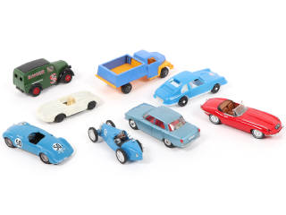 Lot 65 - DIVERS (8)