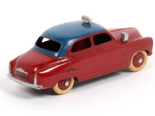 Lot 230 - DINKY TOYS (FRANCE) (1)