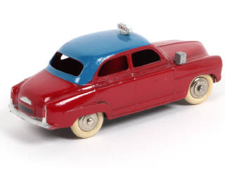 Lot 229 - DINKY TOYS (FRANCE) (1)