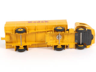 Lot 253 - DINKY TOYS (FRANCE) (1)