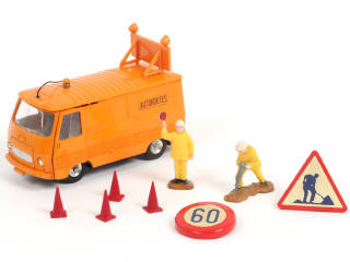 Lot 262 - DINKY TOYS (FRANCE) (1)