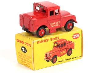 Lot 117 - DINKY TOYS (GB) (1)