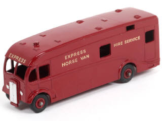 Lot 109 - DINKY TOYS (GB) (1)