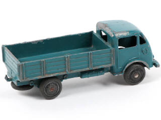 Lot 251 - DINKY TOYS (FRANCE) (1)