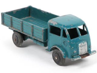 Lot 251 - DINKY TOYS (FRANCE) (1)