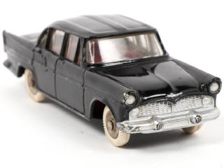 Lot 236 - DINKY TOYS (FRANCE) (1)