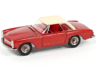 Lot 237 - DINKY TOYS (FRANCE) (1)