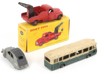Lot 477 - DINKY TOYS (FRANCE) (3)
