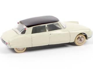 Lot 407 - DINKY TOYS (FRANCE) (1)