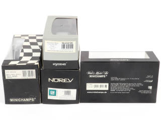 Lot 213 - DIVERS (4)