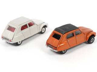 Lot 386 - DINKY TOYS (2)