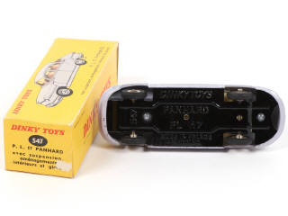 Lot 420 - DINKY TOYS (FRANCE) (1)