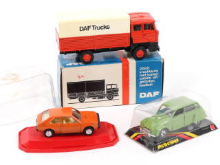 Lot 110 - DIVERS (3)