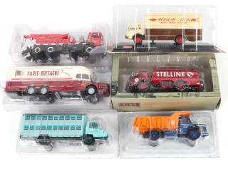 Lot 92 - DIVERS (6)