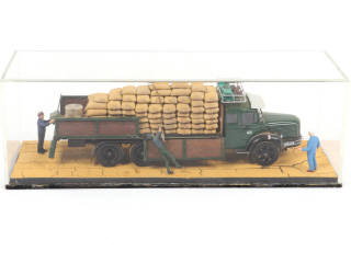 Lot 114 - DIVERS (1)