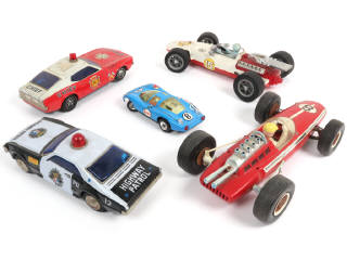 Lot 86 - DIVERS (5)