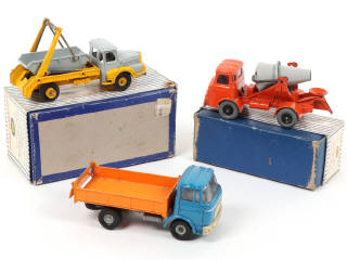 Lot 340 - DINKY TOYS (3)