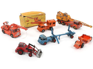 Lot 136 - DIVERS (6)