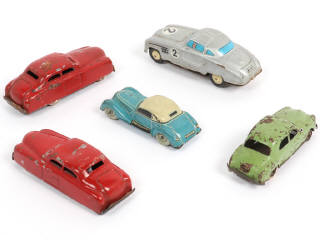 Lot 329 - DIVERS (5)