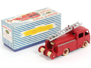 Lot 392 - DINKY TOYS (FRANCE) (1)