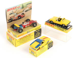 Lot 372 - DINKY TOYS (GB) (3)