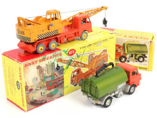 Lot 371 - DINKY TOYS (GB) (2)