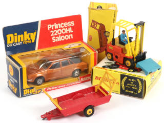 Lot 376 - DINKY TOYS (GB) (3)