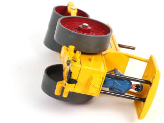Lot 417 - DINKY TOYS (FRANCE) (2)
