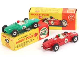 Lot 368 - DINKY TOYS (GB) (2)