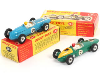Lot 367 - DINKY TOYS (GB) (2)