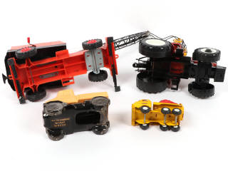 Lot 69 - DIVERS (4)