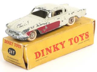 Lot 384 - DINKY TOYS (FRANCE) (1)