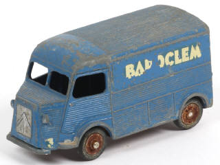 Lot 382 - DINKY TOYS (FRANCE) (1)
