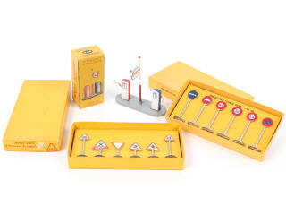 Lot 153 - DINKY TOYS (FRANCE) (3)