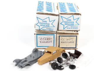 Lot 375 - DIVERS (4)