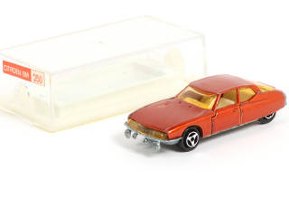 Lot 82 - MAJORETTE (FRANCE) (1)