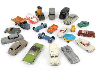 Lot 106 - DIVERS (22)