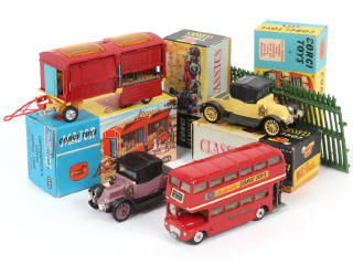 Lot 270 - CORGI TOYS (GB) (4)