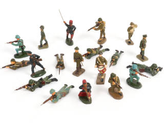Lot 4 - DIVERS (19)