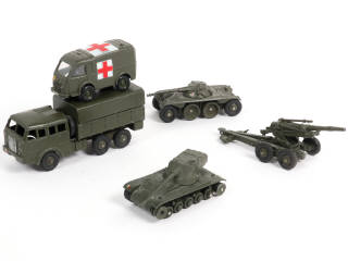 Lot 421 - DINKY TOYS (FRANCE) (5)
