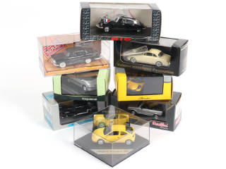 Lot 108 - DIVERS (8)