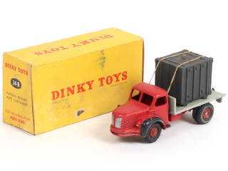 Lot 392 - DINKY TOYS (FRANCE) (1)