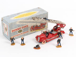 Lot 391 - DINKY TOYS (FRANCE) (1)