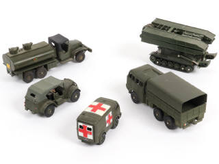 Lot 422 - DINKY TOYS (FRANCE) (5)