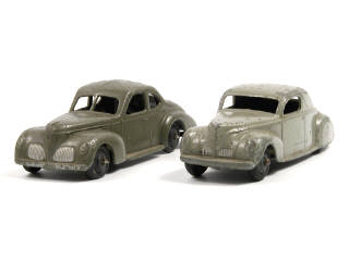 Lot 687 - DINKY TOYS (GB) (2)