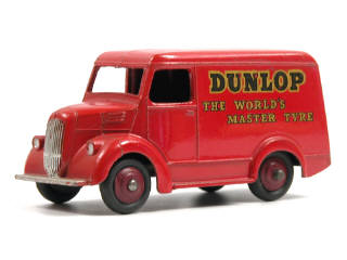 Lot 695 - DINKY TOYS (GB) (1)